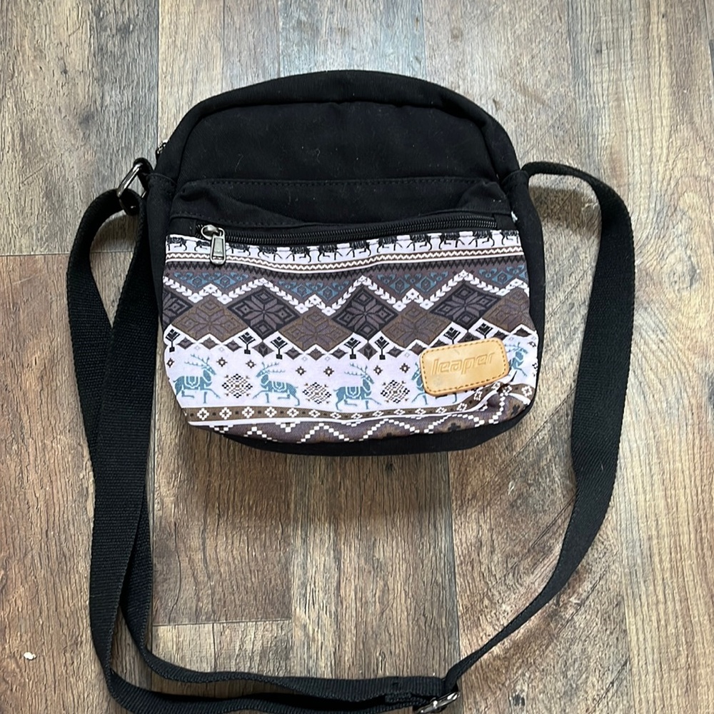 4/$20🥳 Leaper cross over bag